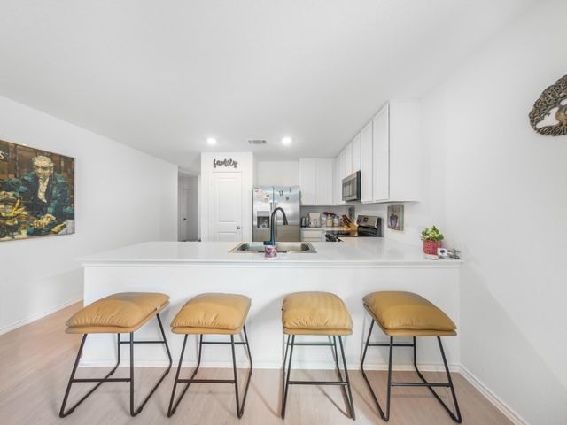 373 Cowpoke DR, Jarrell, TX 76537