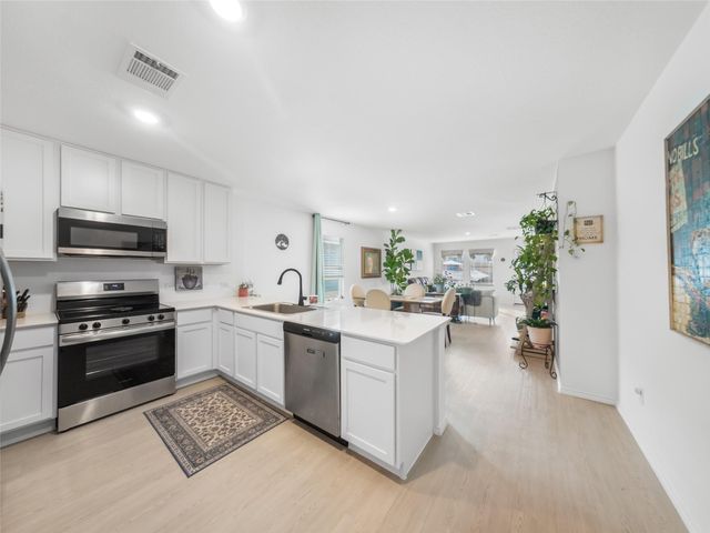 373 Cowpoke DR, Jarrell, TX 76537