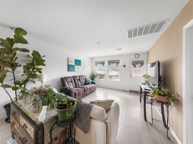 373 Cowpoke DR, Jarrell, TX 76537