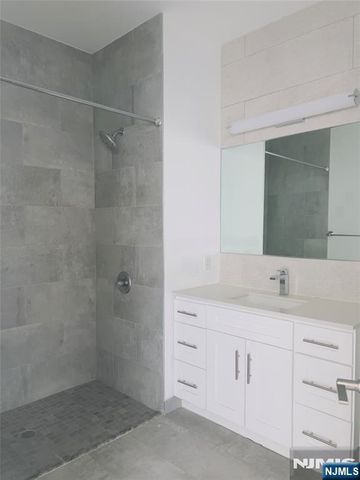 2 Executive Drive 811, Fort Lee, NJ 07024