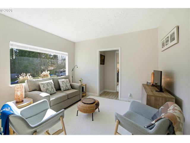 915 Se ZEE Ct, Mc Minnville, OR 97128