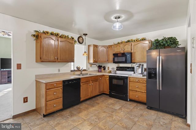 400 S PLUM ST, Mount Joy, PA 17552