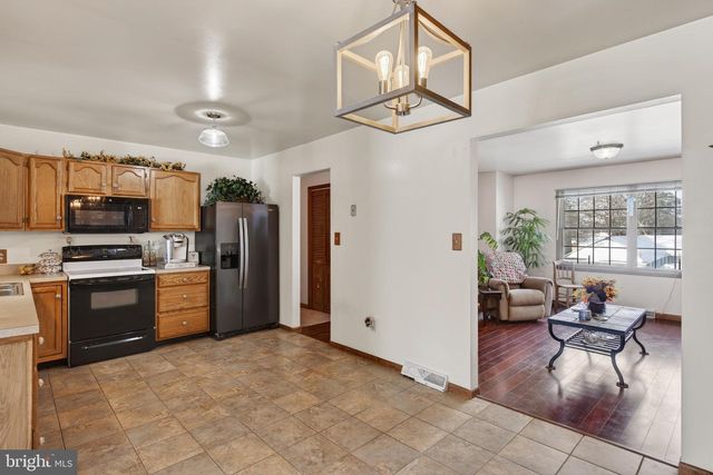 400 S PLUM ST, Mount Joy, PA 17552