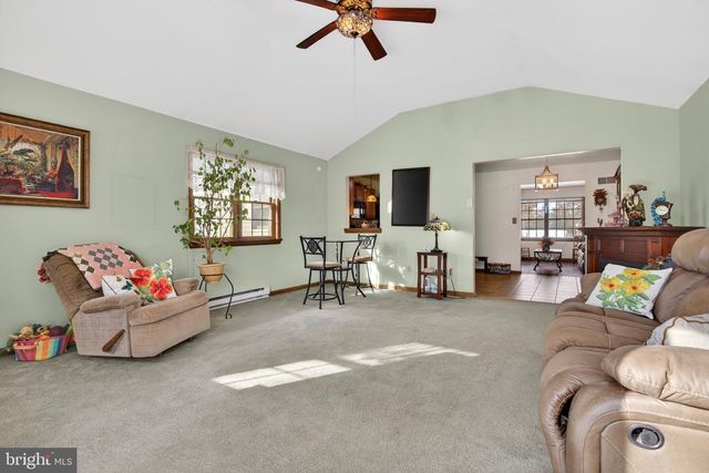 400 S PLUM ST, Mount Joy, PA 17552