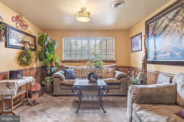 400 S PLUM ST, Mount Joy, PA 17552