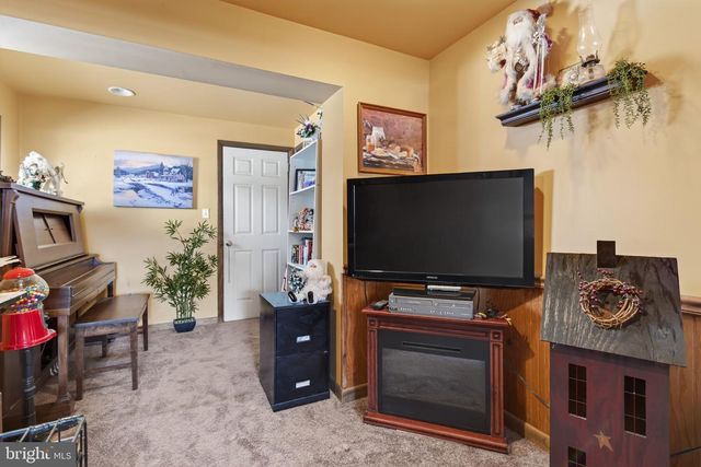 400 S PLUM ST, Mount Joy, PA 17552