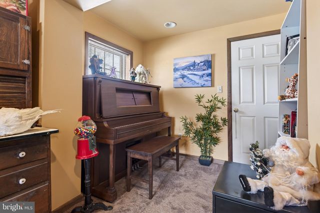 400 S PLUM ST, Mount Joy, PA 17552