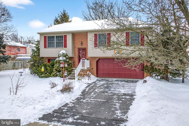 400 S PLUM ST, Mount Joy, PA 17552