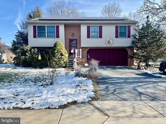 400 S PLUM ST, Mount Joy, PA 17552