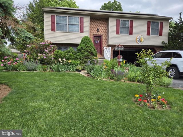 400 S PLUM ST, Mount Joy, PA 17552