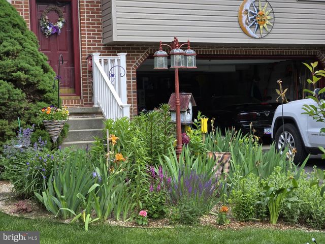 400 S PLUM ST, Mount Joy, PA 17552