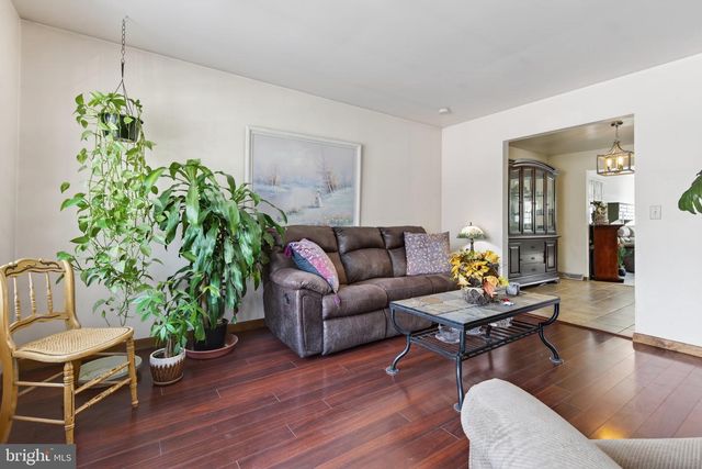 400 S PLUM ST, Mount Joy, PA 17552