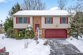 400 S PLUM ST, Mount Joy, PA 17552