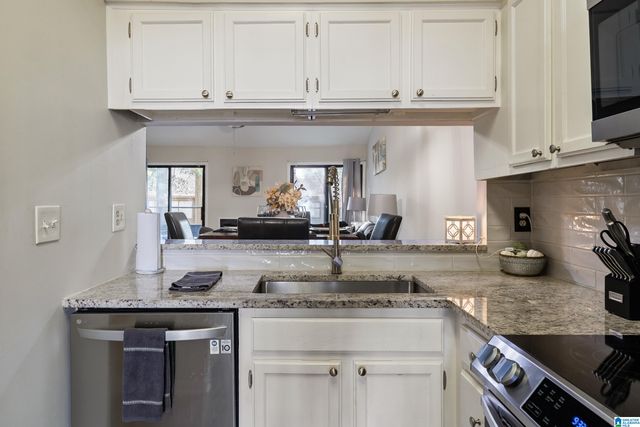 3827 WINDHOVER DRIVE # 3, Vestavia Hills, AL 35216