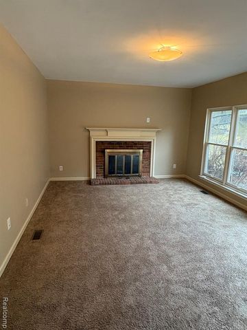 172 Parsons Lane, Rochester Hills, MI 48307