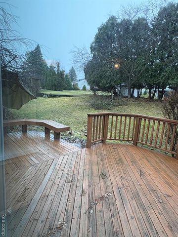 172 Parsons Lane, Rochester Hills, MI 48307