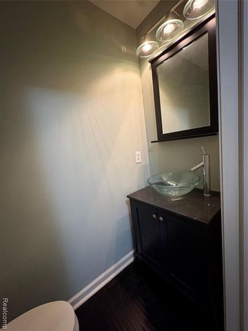 172 Parsons Lane, Rochester Hills, MI 48307