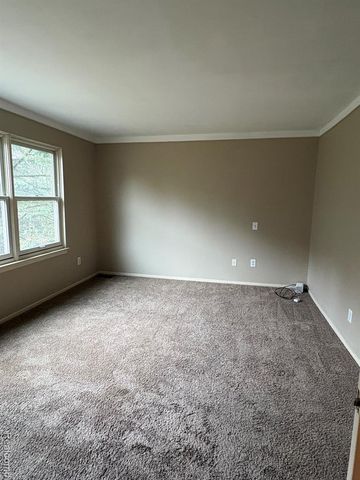 172 Parsons Lane, Rochester Hills, MI 48307