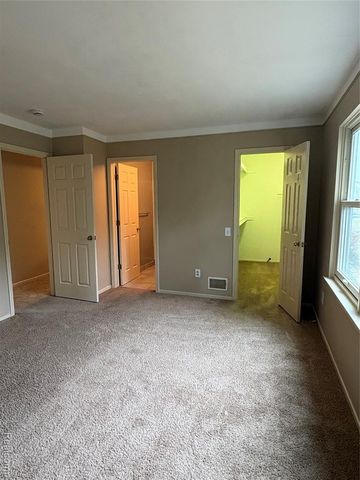 172 Parsons Lane, Rochester Hills, MI 48307