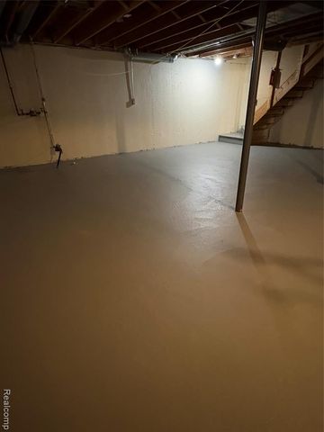 172 Parsons Lane, Rochester Hills, MI 48307