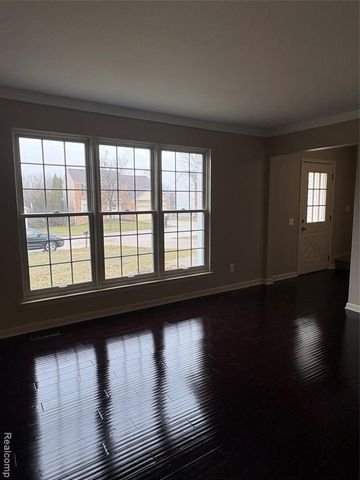 172 Parsons Lane, Rochester Hills, MI 48307