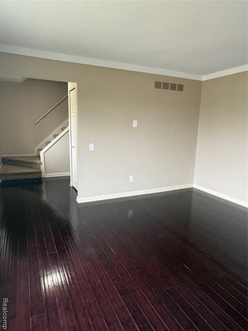 172 Parsons Lane, Rochester Hills, MI 48307