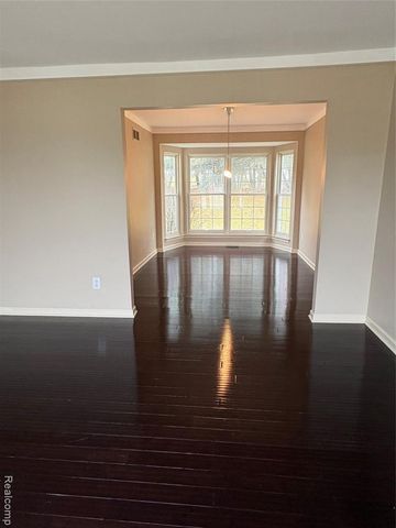 172 Parsons Lane, Rochester Hills, MI 48307