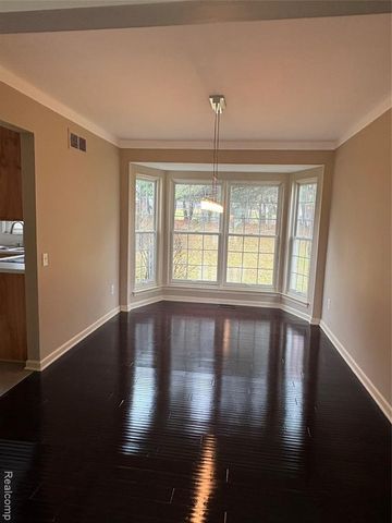 172 Parsons Lane, Rochester Hills, MI 48307