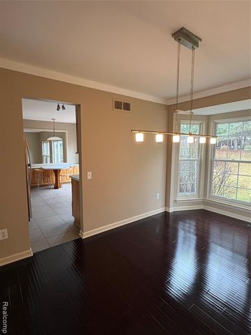 172 Parsons Lane, Rochester Hills, MI 48307