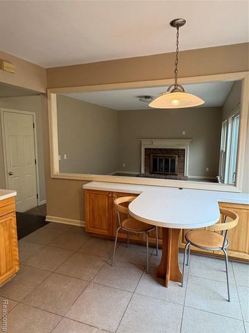 172 Parsons Lane, Rochester Hills, MI 48307