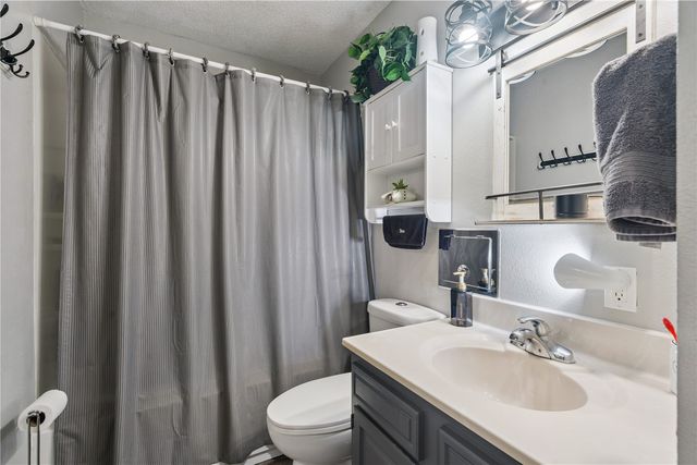 6812 Kelburn Lane NE, Cedar Rapids, IA 52402