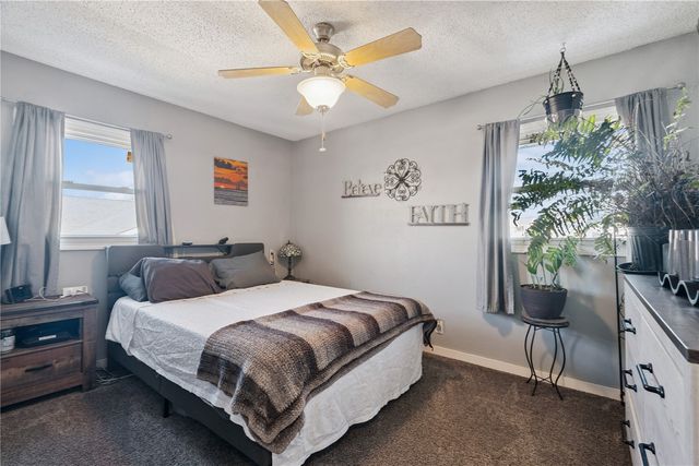 6812 Kelburn Lane NE, Cedar Rapids, IA 52402