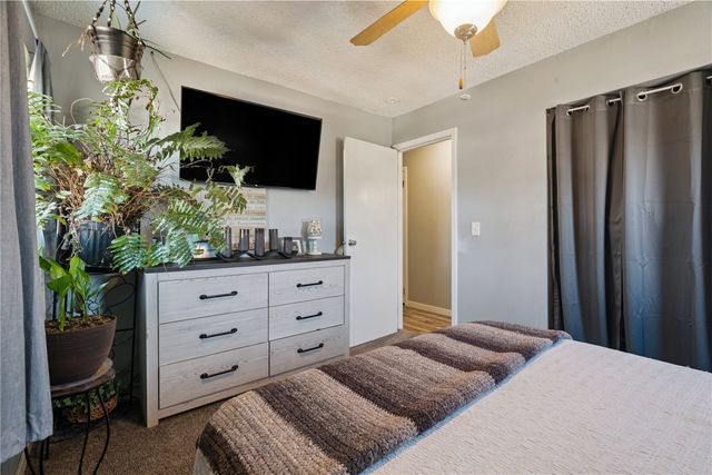 6812 Kelburn Lane NE, Cedar Rapids, IA 52402