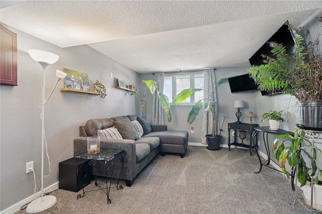 6812 Kelburn Lane NE, Cedar Rapids, IA 52402