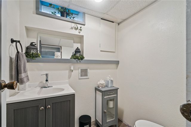 6812 Kelburn Lane NE, Cedar Rapids, IA 52402