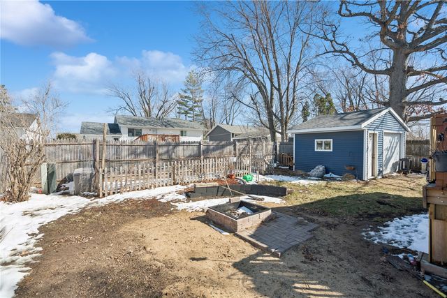 6812 Kelburn Lane NE, Cedar Rapids, IA 52402