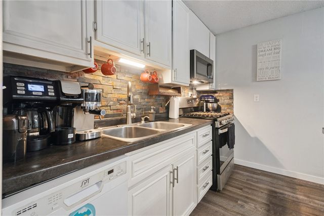 6812 Kelburn Lane NE, Cedar Rapids, IA 52402