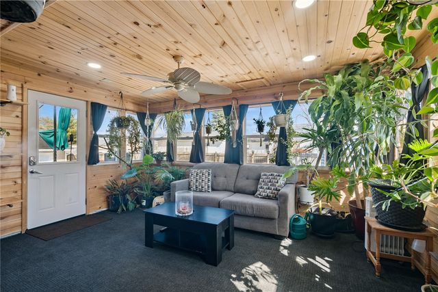 6812 Kelburn Lane NE, Cedar Rapids, IA 52402