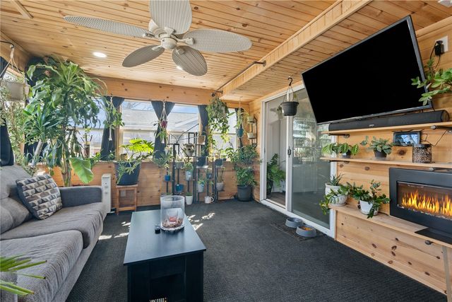 6812 Kelburn Lane NE, Cedar Rapids, IA 52402