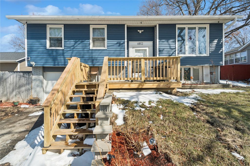 6812 Kelburn Lane NE, Cedar Rapids, IA 52402