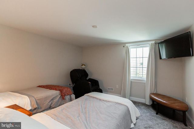 425 E DELP RD, Lancaster, PA 17601