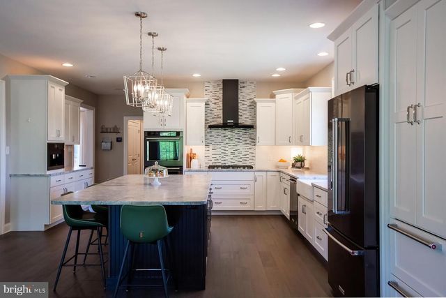 425 E DELP RD, Lancaster, PA 17601