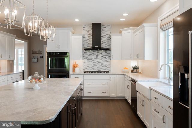 425 E DELP RD, Lancaster, PA 17601