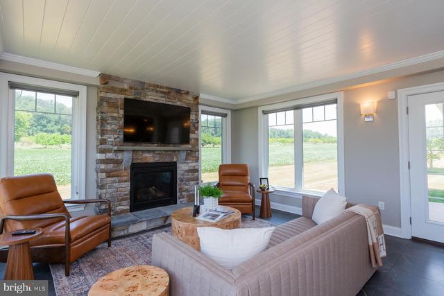 425 E DELP RD, Lancaster, PA 17601