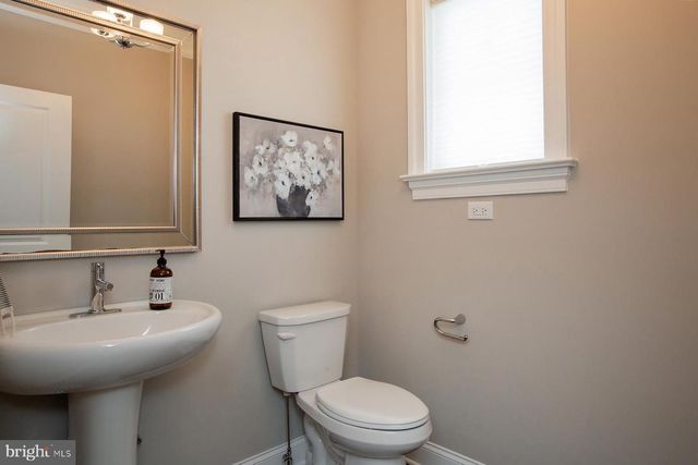 425 E DELP RD, Lancaster, PA 17601