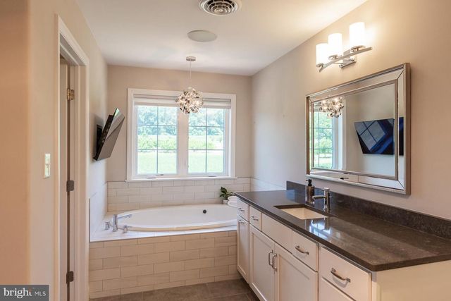 425 E DELP RD, Lancaster, PA 17601