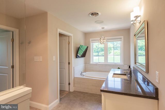 425 E DELP RD, Lancaster, PA 17601