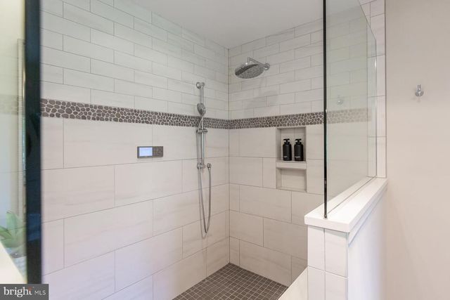 425 E DELP RD, Lancaster, PA 17601