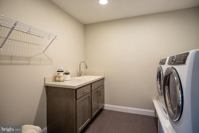 425 E DELP RD, Lancaster, PA 17601