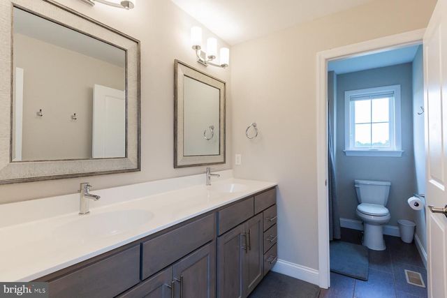 425 E DELP RD, Lancaster, PA 17601